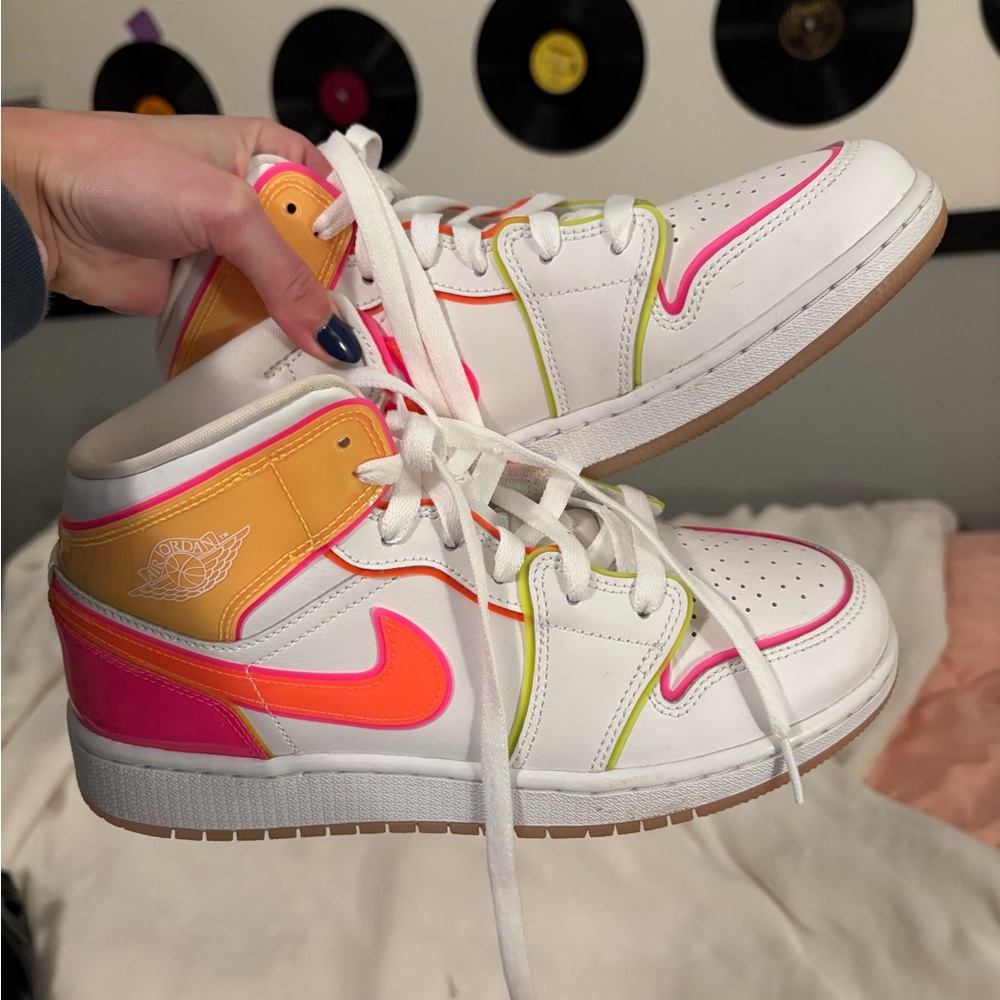 Nike Air Jordan Mid edge glow